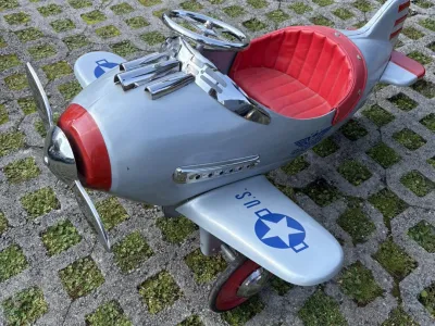 Avion à pédales rétro pour enfant – 