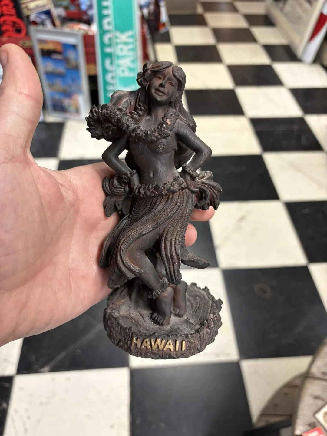 Statuette décorative en résine bronze – 