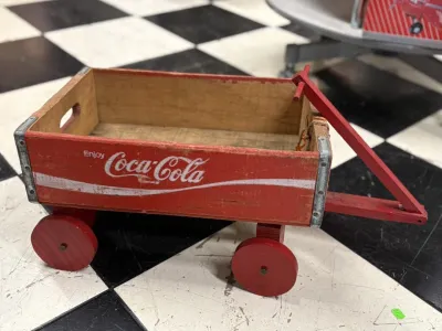 Chariot Coca-Cola en bois – 
