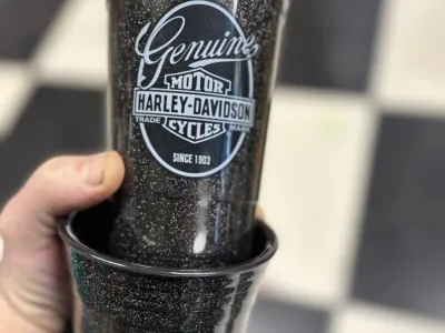 Gobelets « Genuine » noirs – 