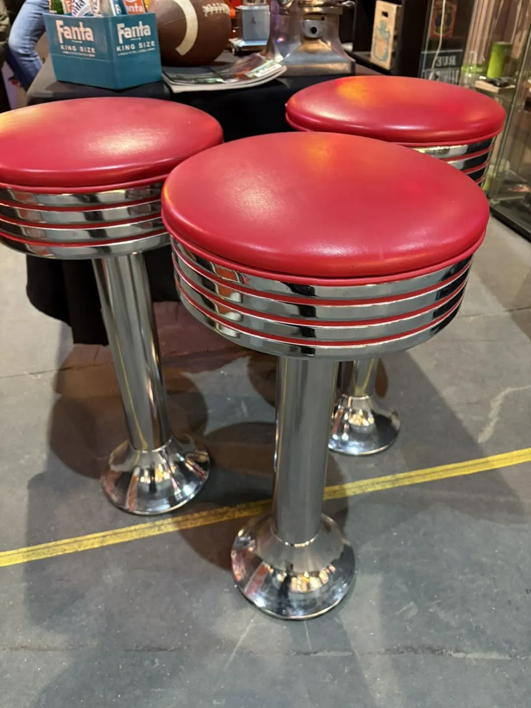 Tabourets de bar diner rouges chromés – 