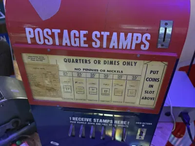 Distributeur de timbres américain vintage – 