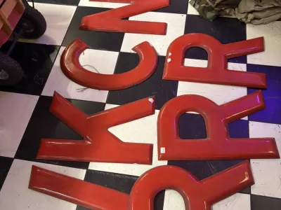 Grandes lettres décoratives en métal – 